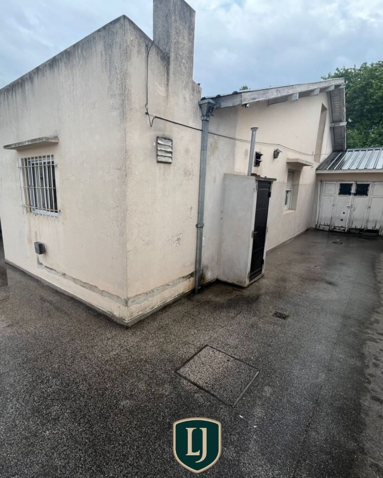 Importante Chalet sobre Av. Favaloro, Balcarce