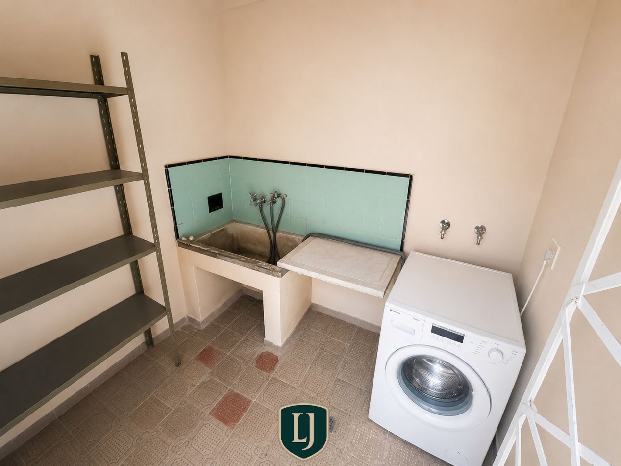 Importante Chalet sobre Av. Favaloro, Balcarce