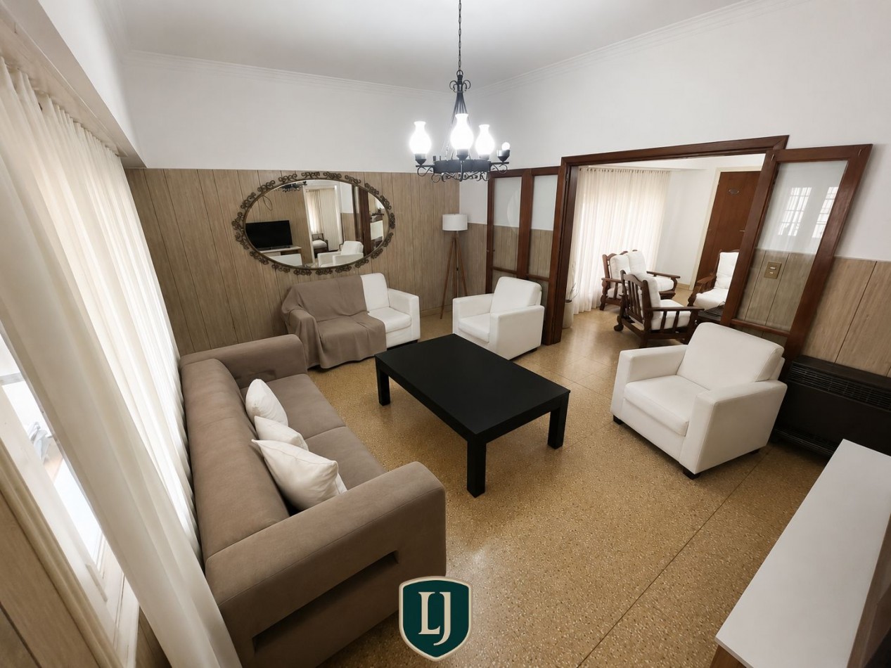 Importante Chalet sobre Av. Favaloro, Balcarce