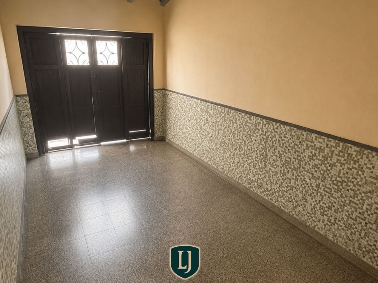 Importante Chalet sobre Av. Favaloro, Balcarce
