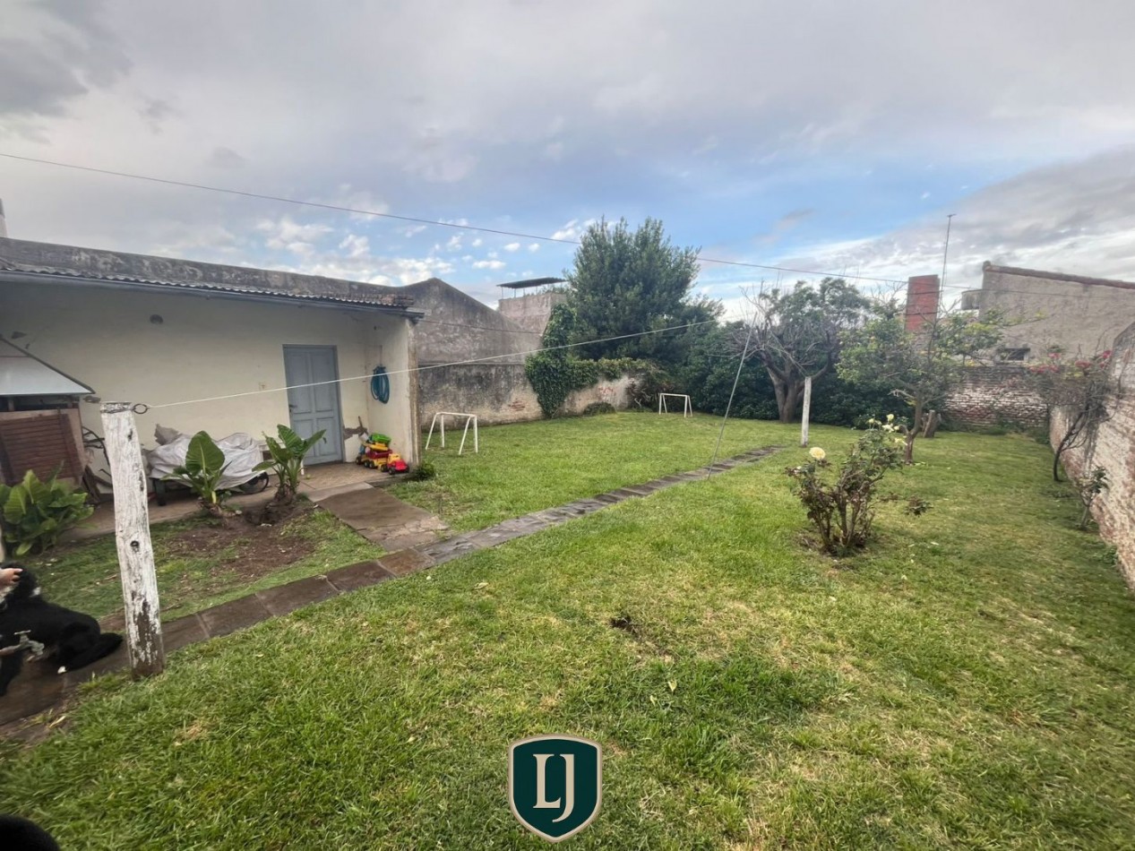 Importante Chalet sobre Av. Favaloro, Balcarce